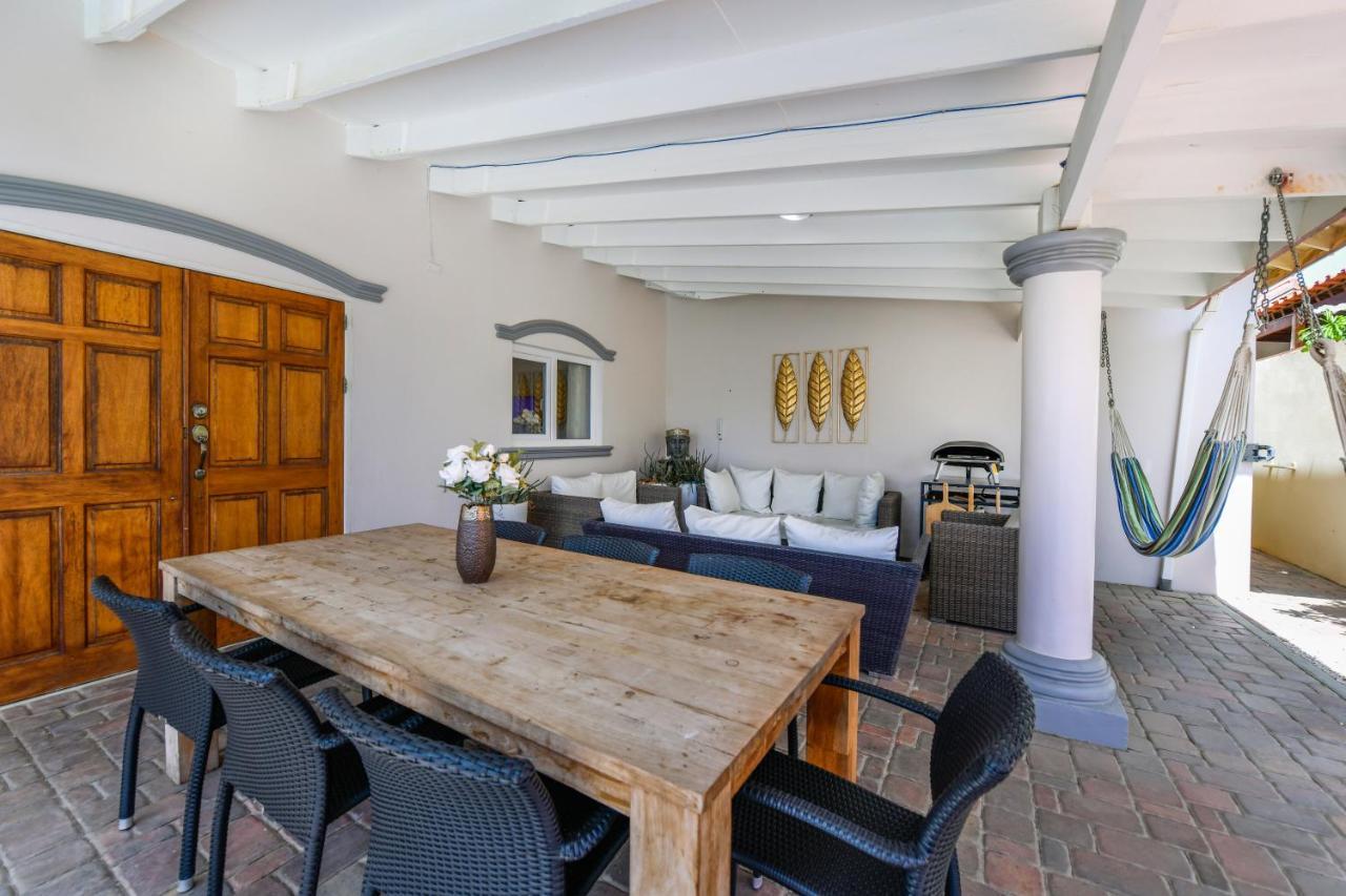 Villa Swiss Paradise With Private Pool Palm Beach Exterior photo