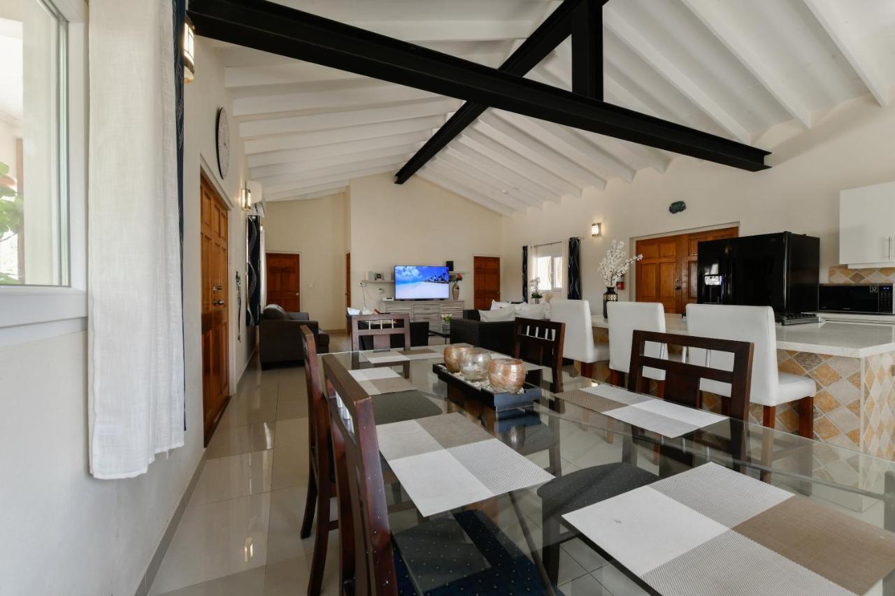 Villa Swiss Paradise With Private Pool Palm Beach Exterior photo