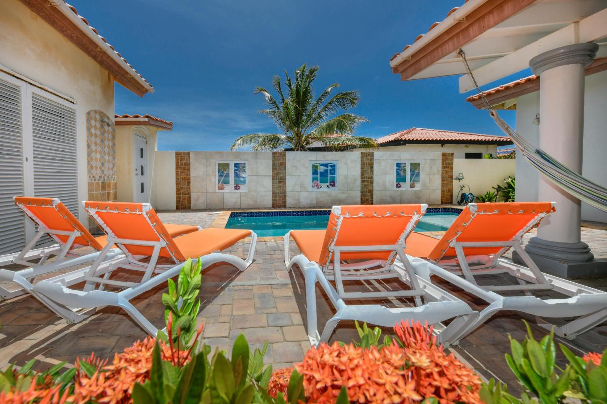Villa Swiss Paradise With Private Pool Palm Beach Exterior photo