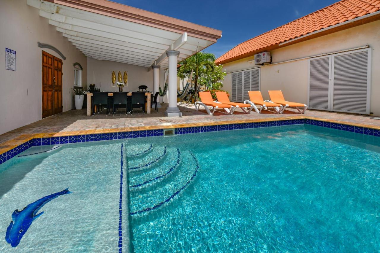 Villa Swiss Paradise With Private Pool Palm Beach Exterior photo
