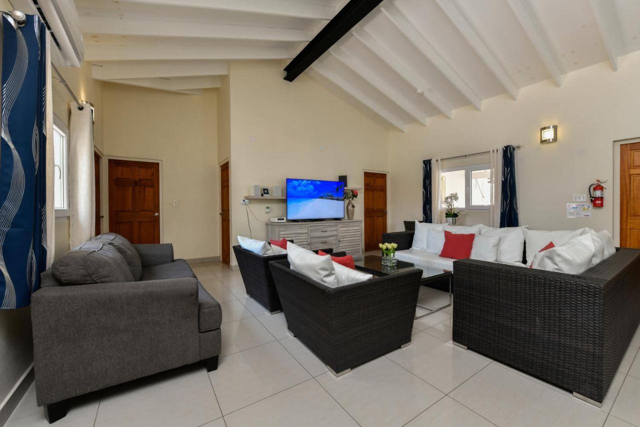 Villa Swiss Paradise With Private Pool Palm Beach Exterior photo