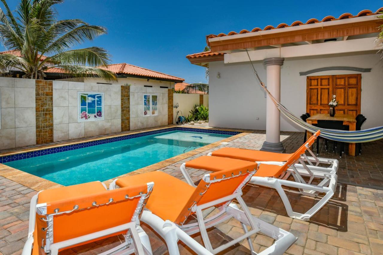 Villa Swiss Paradise With Private Pool Palm Beach Exterior photo