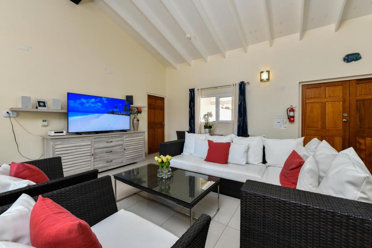Villa Swiss Paradise With Private Pool Palm Beach Exterior photo
