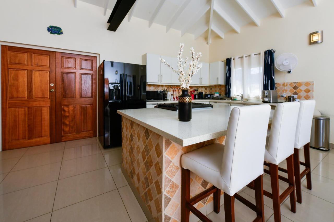 Villa Swiss Paradise With Private Pool Palm Beach Exterior photo