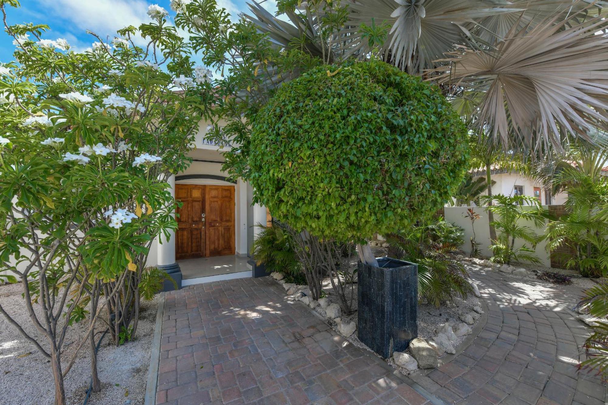 Villa Swiss Paradise With Private Pool Palm Beach Exterior photo